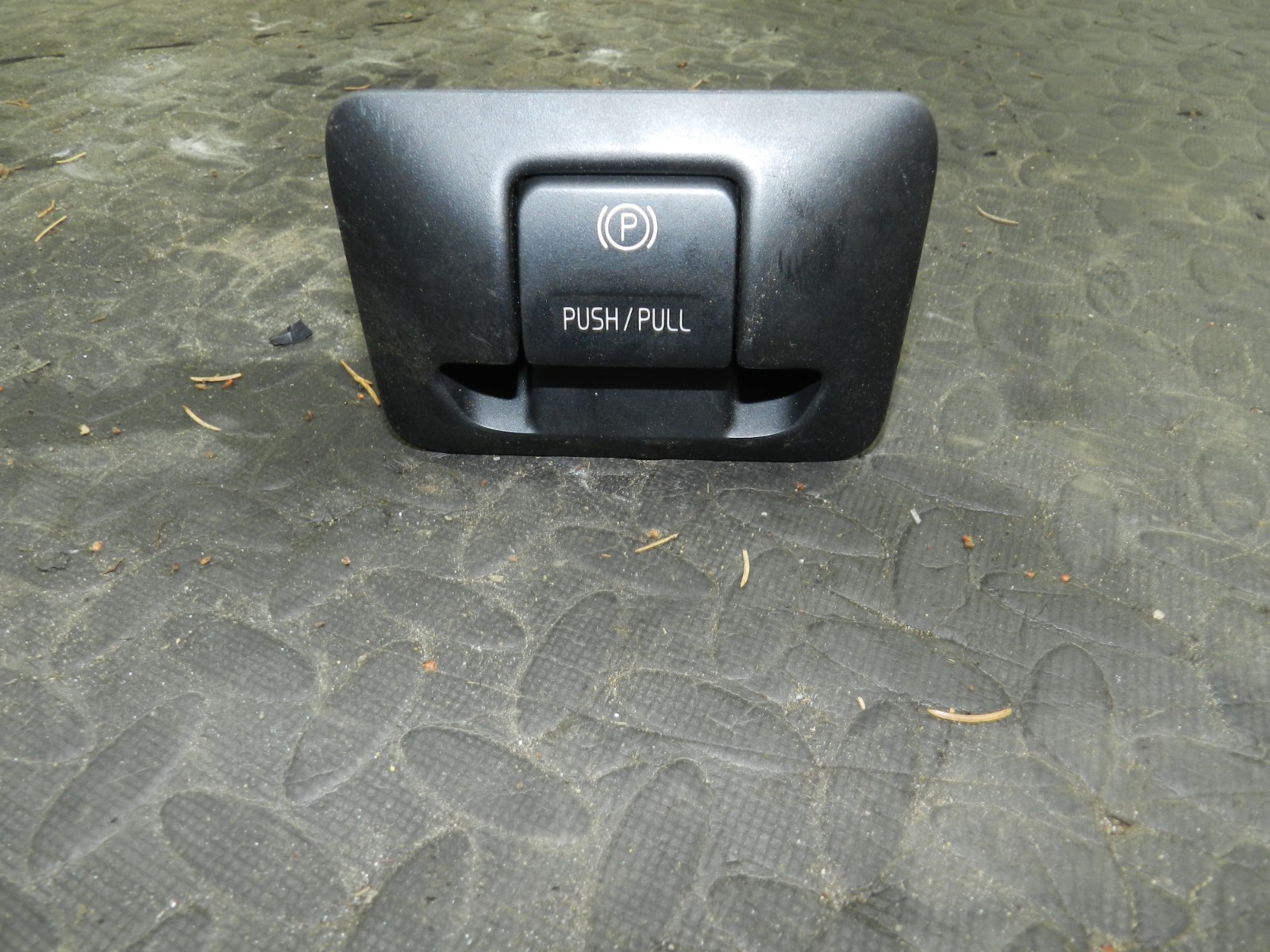 107. 2007 VOLVO S80 D5. HAND BRAKE SWITCH