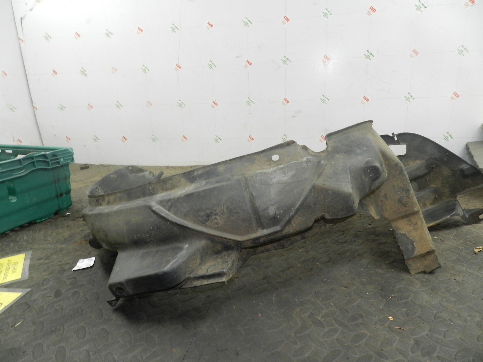 162. 1996 HONDA SMX. DRIVER SIDE FRONT WHEEL ARCH LINER - Image 4