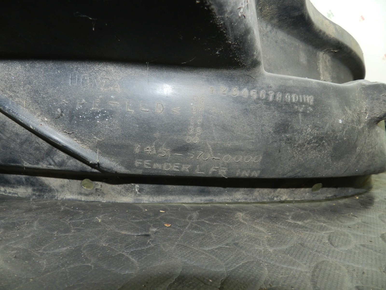 162. 1996 HONDA SMX. DRIVER SIDE FRONT WHEEL ARCH LINER - Image 5