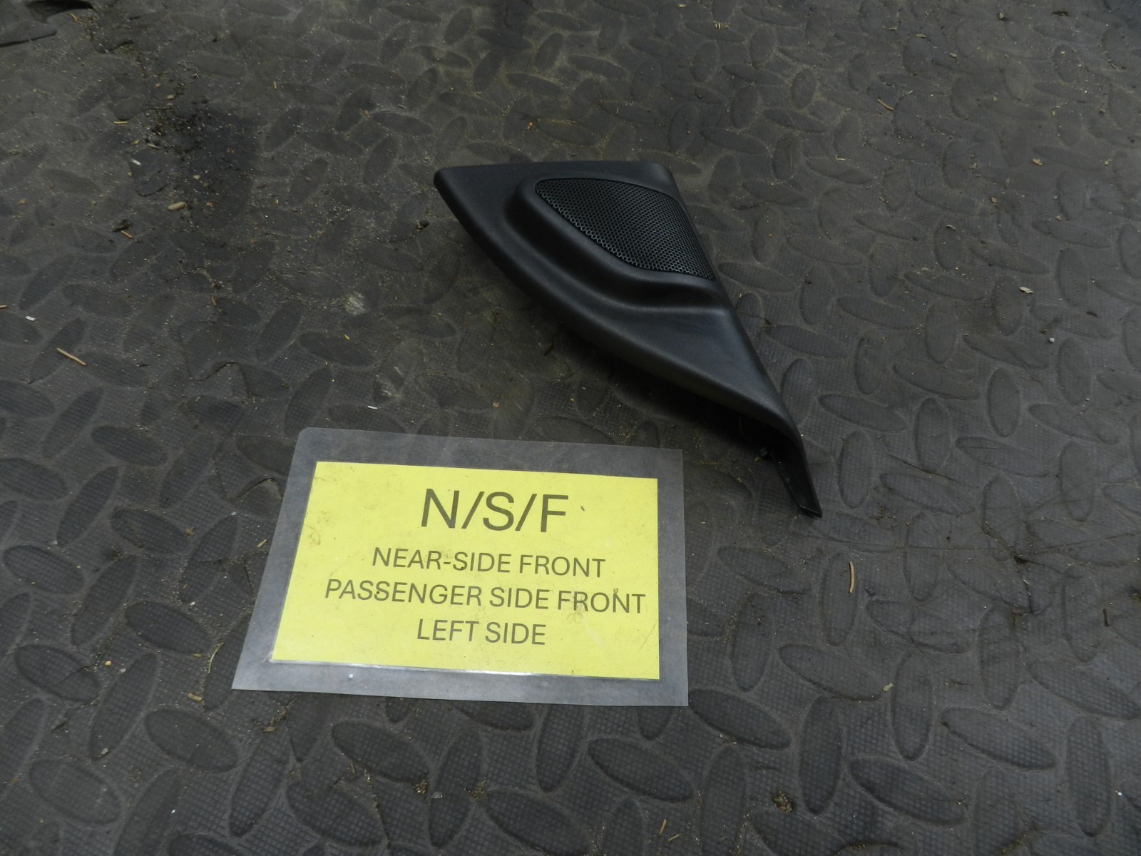 107. 2007 VOLVO S80 D5. PASSENGER SIDE WING MIRROR TRIM