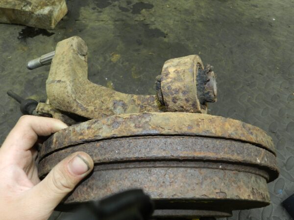 162. 1996 HONDA SMX. DRIVER SIDE REAR HUB STUB AXLE - Image 2