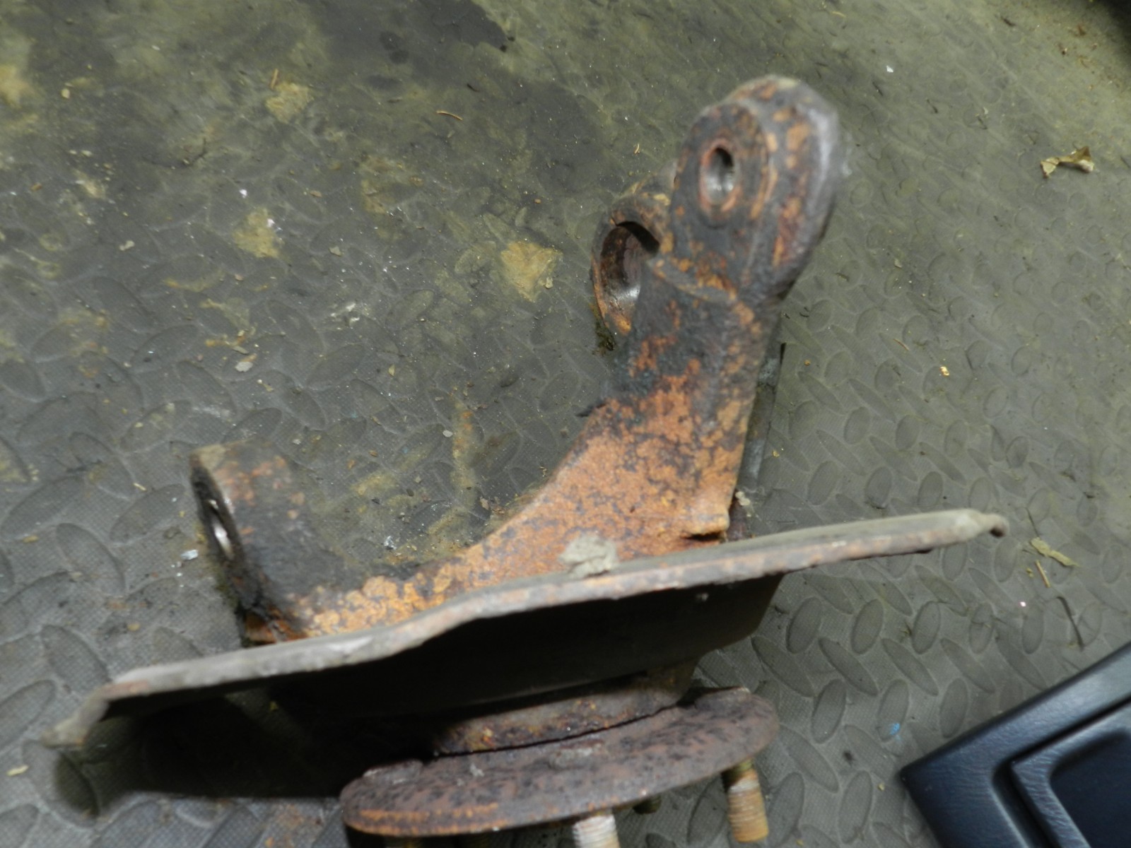 162. 1996 HONDA SMX. PASSENGER SIDE FRONT HUB STUB AXLE - Image 2