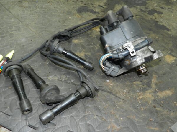 162. 1996 HONDA SMX. IGNITION COIL PACK AND HT LEADS DISTRIBUTOR - Image 3