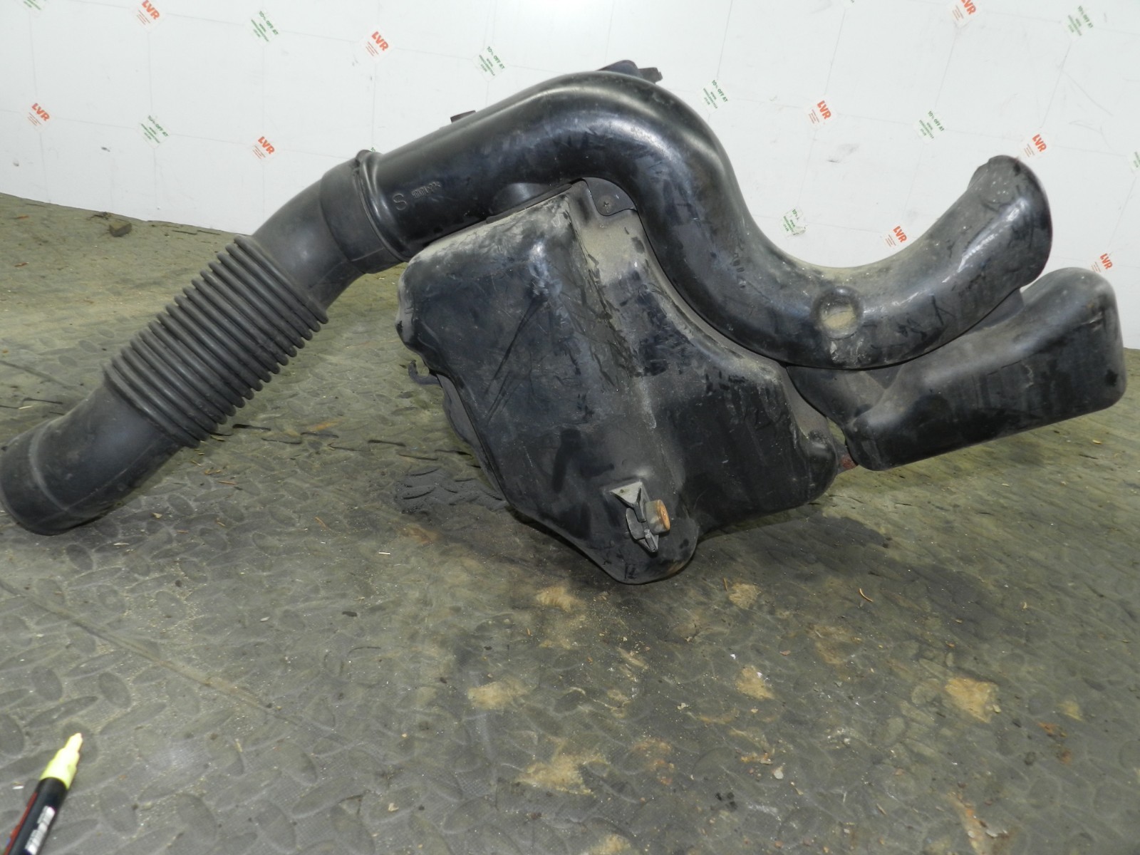 162. 1996 HONDA SMX. AIR INTAKE BOX