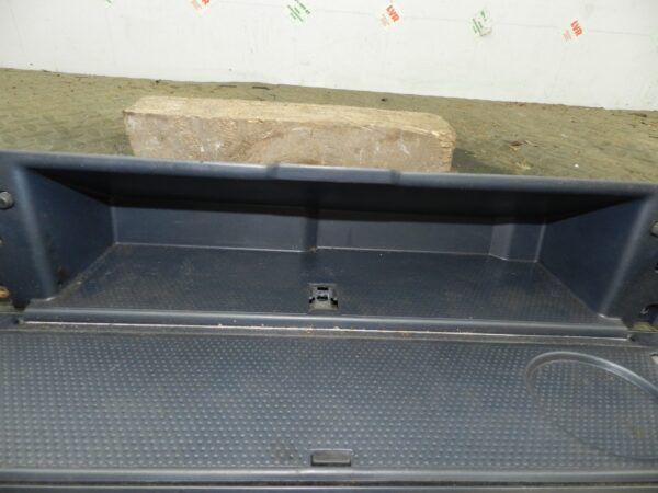 162. 1996 HONDA SMX. TOP GLOVE BOX LID + HOUSING - Image 3