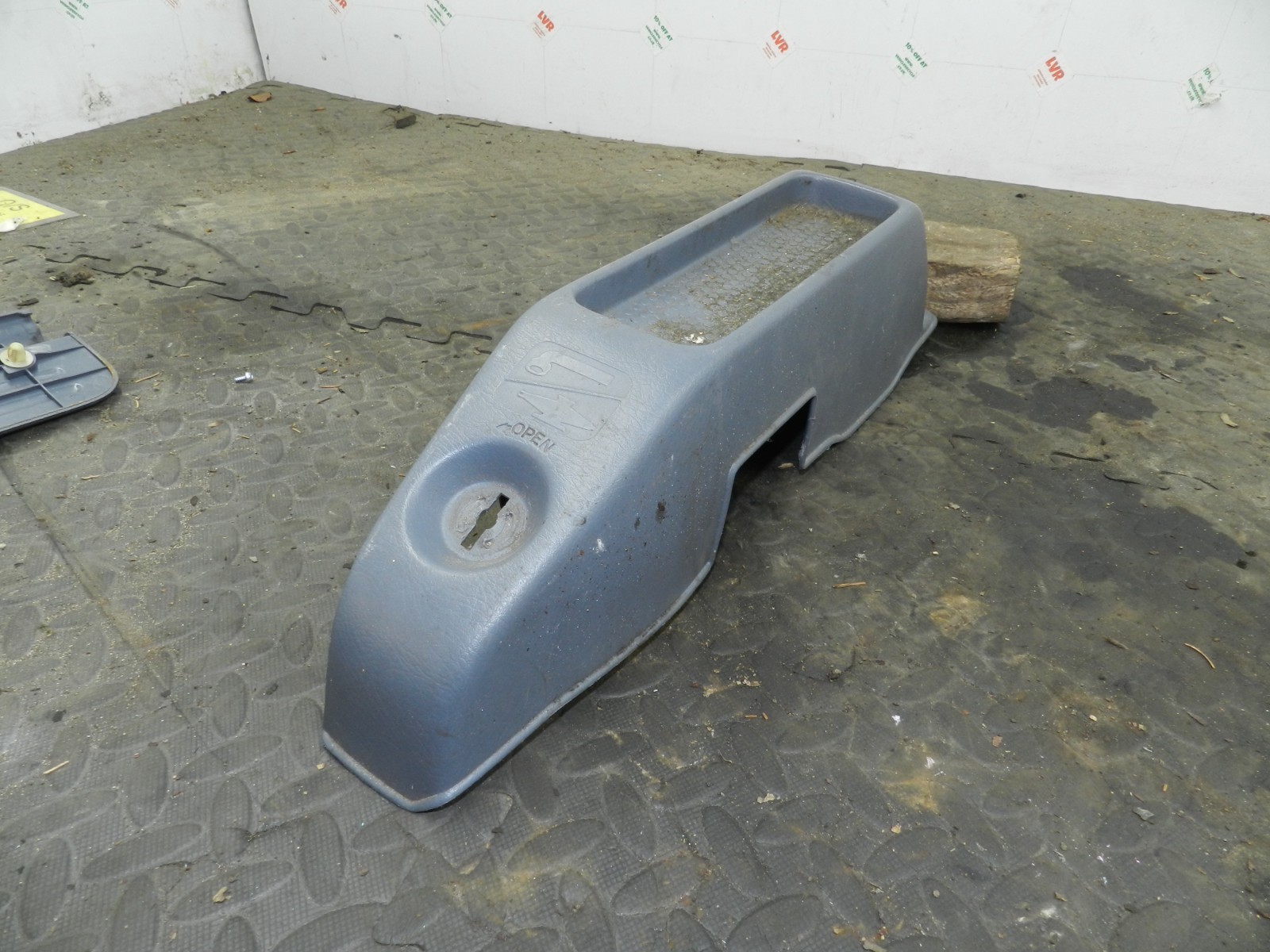 162. 1996 HONDA SMX. SPARE TOOLS HOUSING COVER JACK