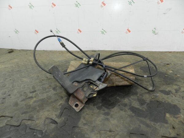 162. 1996 HONDA SMX. BONNET LATCH CATCH AND CABLE