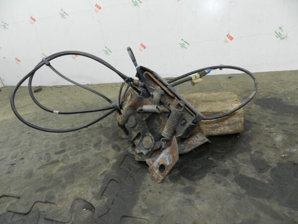 162. 1996 HONDA SMX. BONNET LATCH CATCH AND CABLE - Image 2