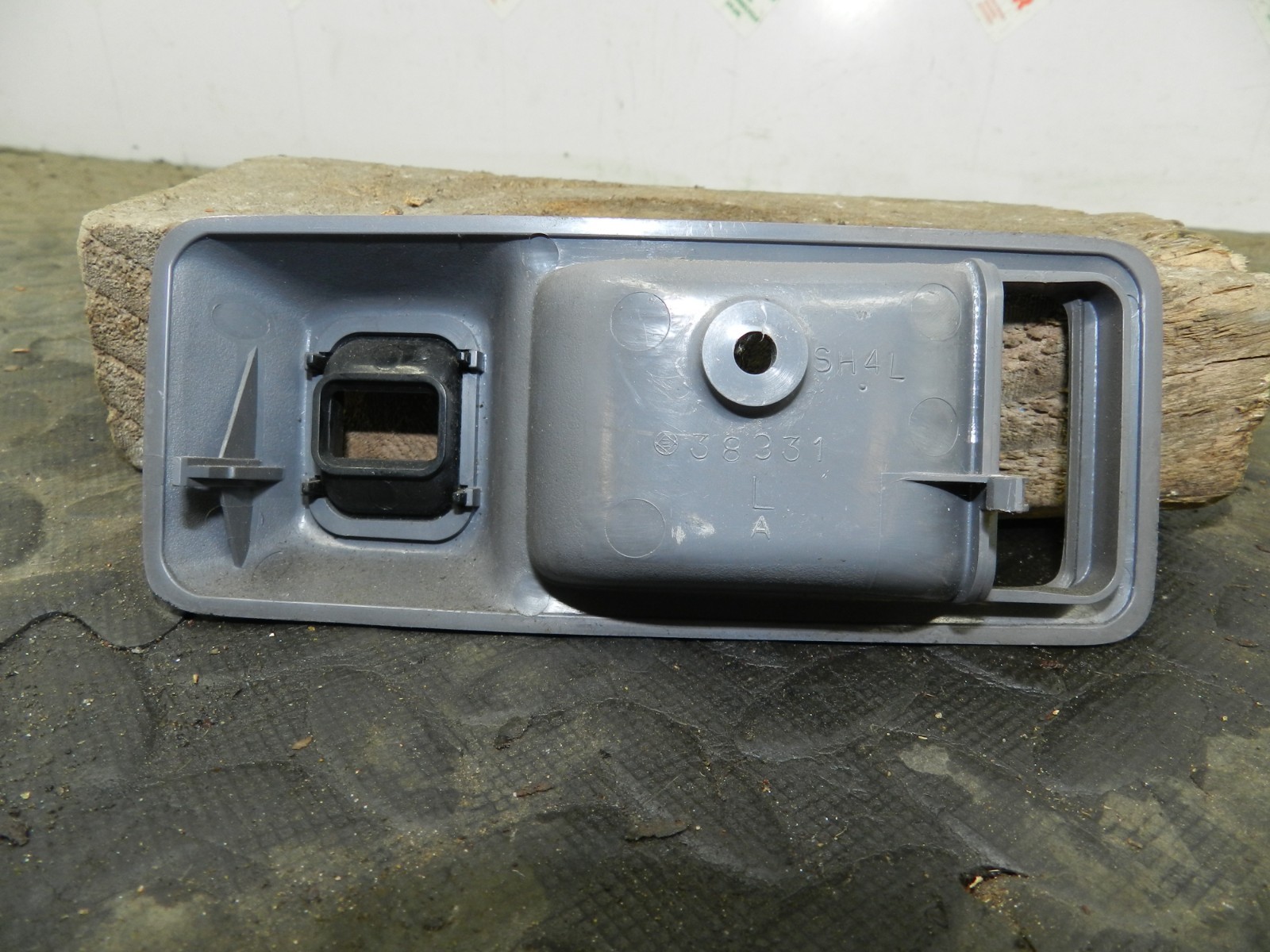 162. 1996 HONDA SMX. PASSENGER SIDE REAR HANDLE SURROUND - Image 2