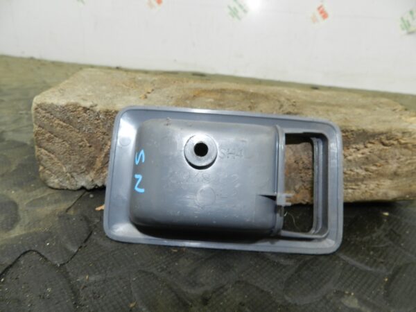 162. 1996 HONDA SMX. PASSENGER SIDE FRONT HANDLE SURROUND - Image 2