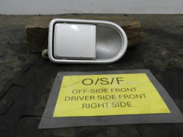 162. 1996 HONDA SMX. DRIVER SIDE FRONT EXTERNAL DOOR HANDLE IN SILVER
