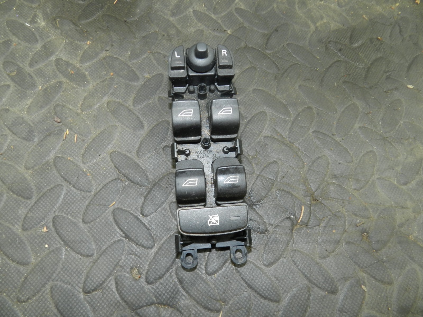 107. 2007 VOLVO S80 D5. DRIVER SIDE FRONT WINDOW SWITCH