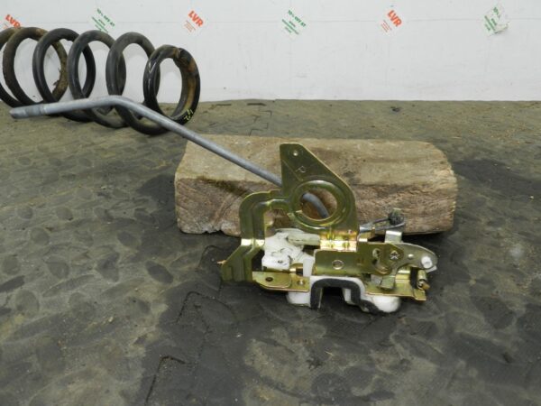 162. 1996 HONDA SMX. DRIVER SIDE FRONT DOOR LOCK MECHANISM - Image 2