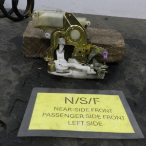 162. 1996 HONDA SMX. PASSENGER SIDE FRONT DOOR LOCK MECHANISM