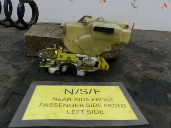 162. 1996 HONDA SMX. PASSENGER SIDE FRONT DOOR LOCK MECHANISM - Image 2