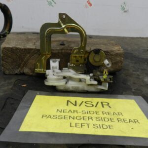 162. 1996 HONDA SMX. PASSENGER SIDE REAR DOOR LOCK MECHANISM