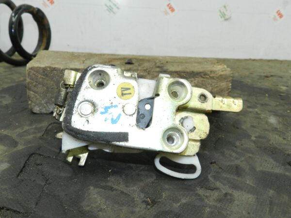 162. 1996 HONDA SMX. PASSENGER SIDE REAR DOOR LOCK MECHANISM - Image 3