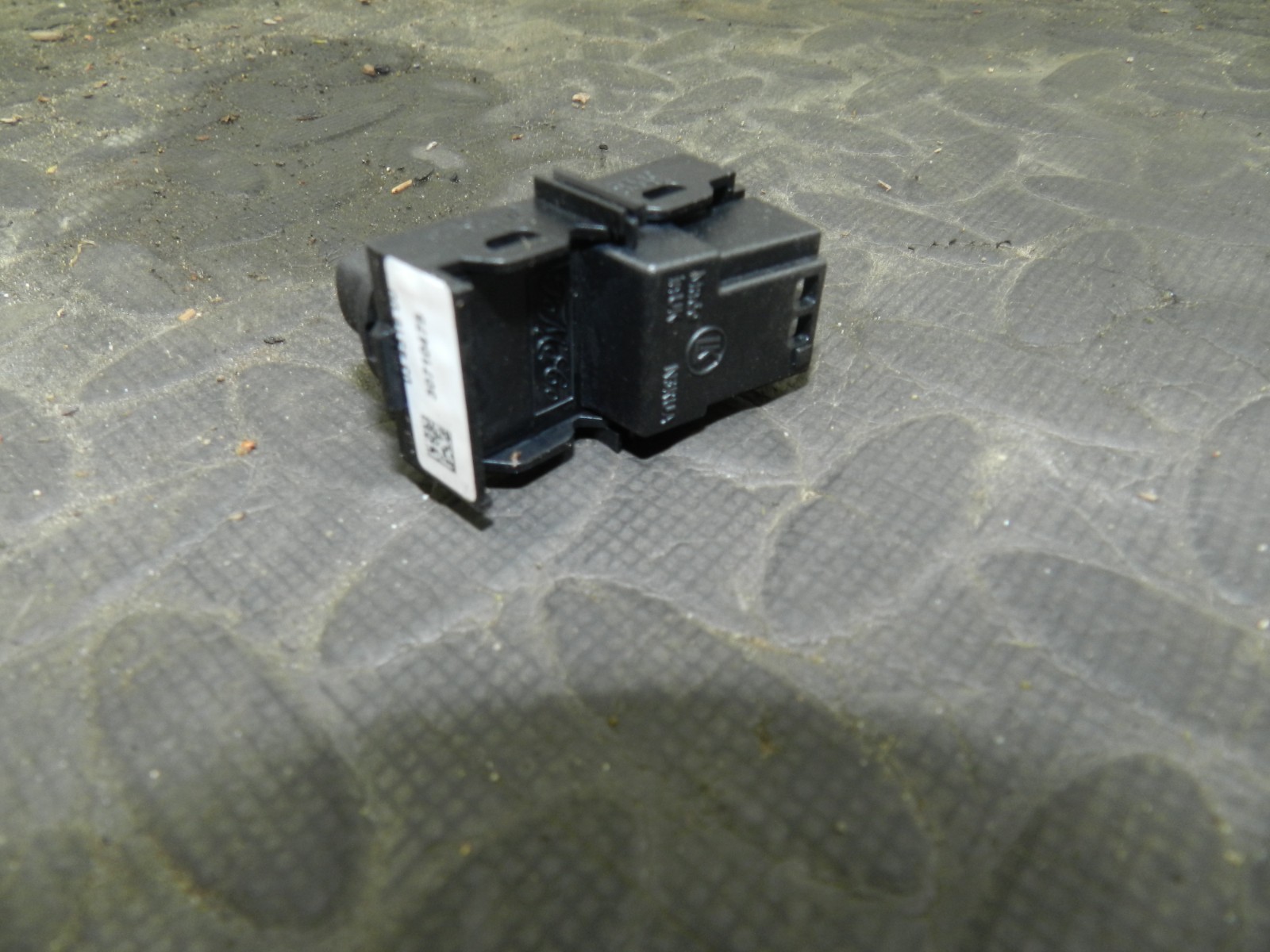 107. 2007 VOLVO S80 D5. CENTRAL LOCKING SWITCH - Image 2