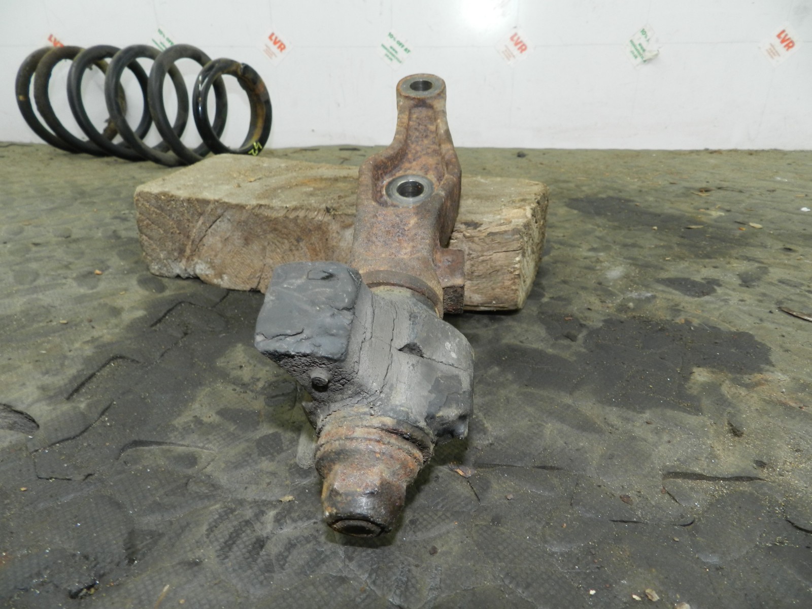 162. 1996 HONDA SMX. ENGINE MOUNT BRACKET - Image 2