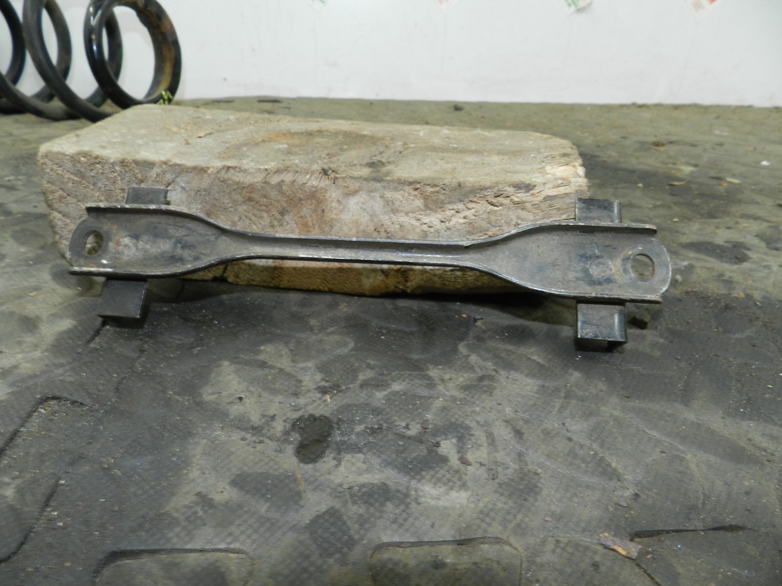 162. 1996 HONDA SMX. BATTERY CLAMP