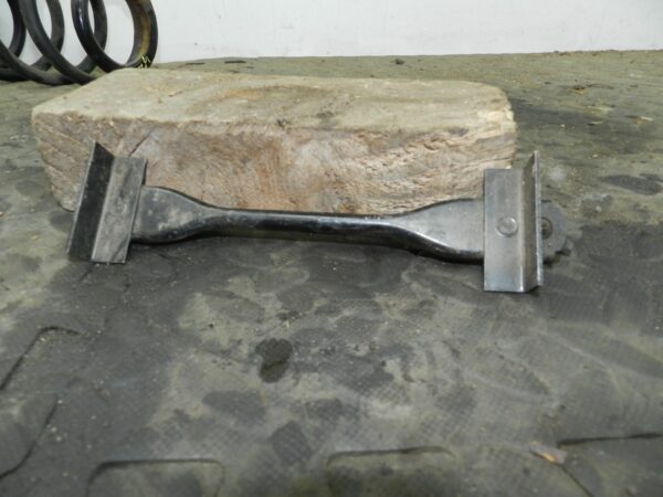 162. 1996 HONDA SMX. BATTERY CLAMP - Image 2