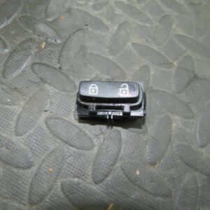 107. 2007 VOLVO S80 D5. CENTRAL LOCKING SWITCH