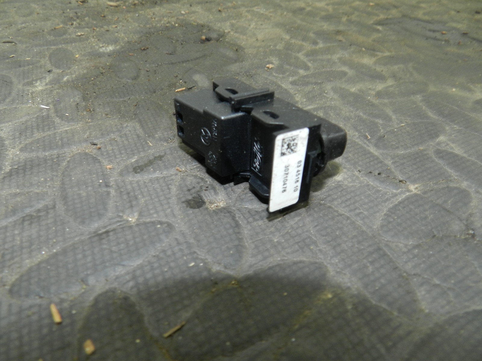 107. 2007 VOLVO S80 D5. CENTRAL LOCKING SWITCH - Image 2