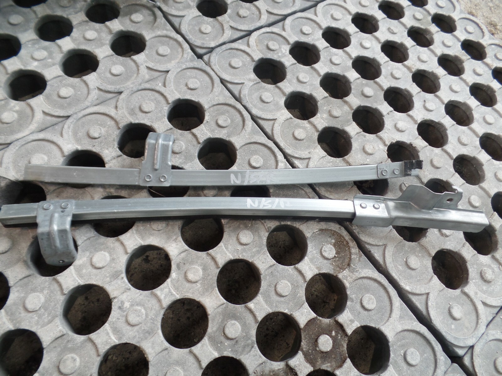 MK2 Nissan Note 2015 – Passenger Side Rear N/S/R Door Window Glass Runner *Pair