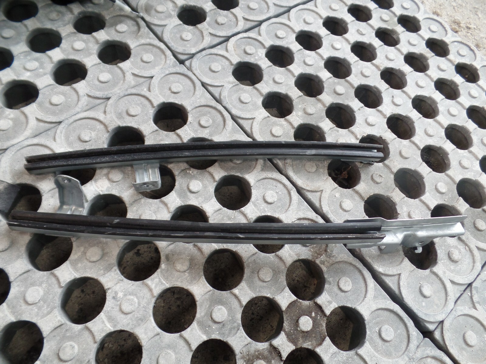 MK2 Nissan Note 2015 - Passenger Side Rear N/S/R Door Window Glass Runner *Pair - Image 2