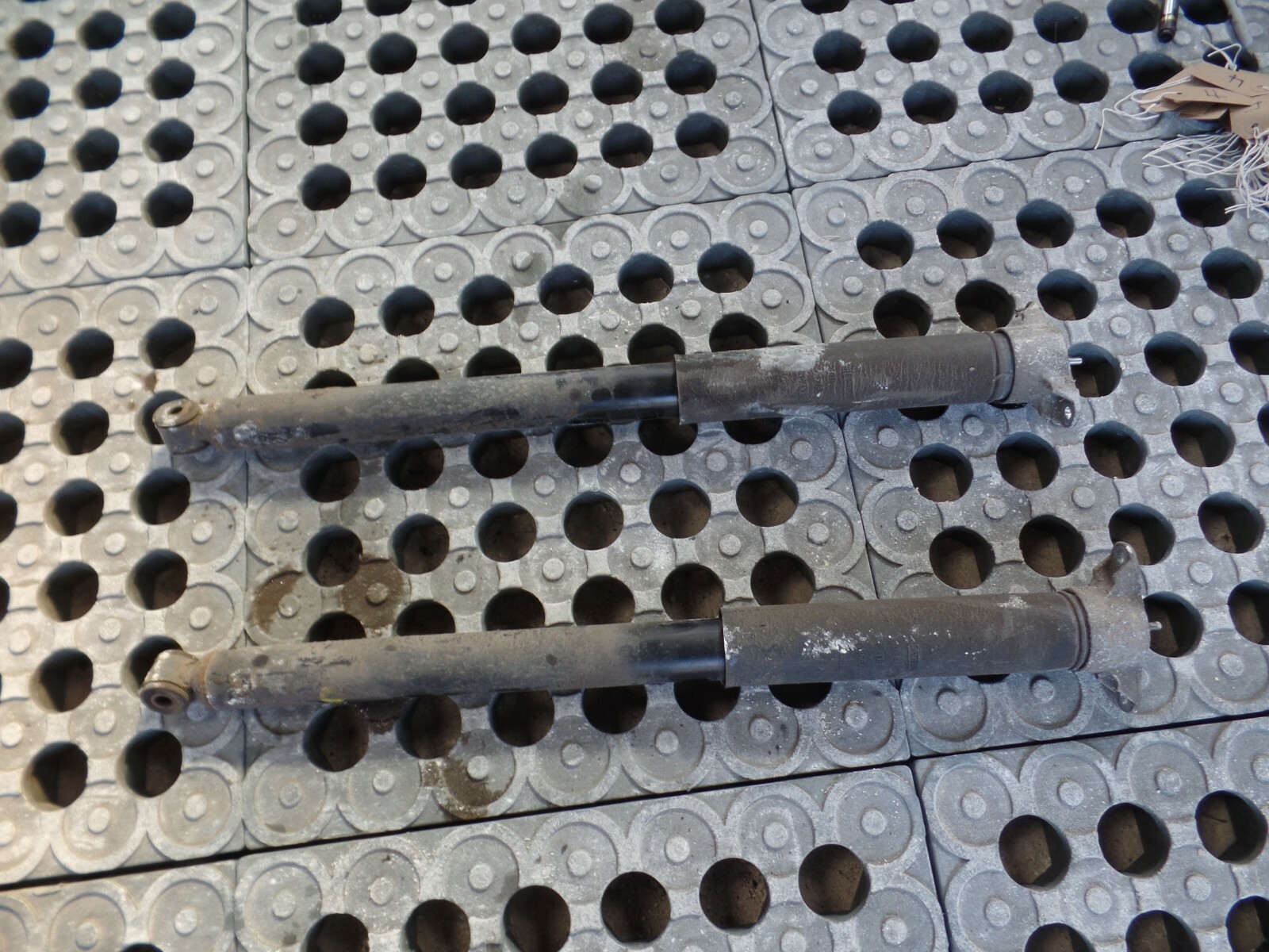 2013 Mk3 Ford Focus Rear Shock Absorbers / Dampeners With Mounts