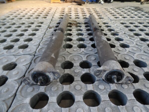 2013 Mk3 Ford Focus Rear Shock Absorbers / Dampeners With Mounts - Image 2