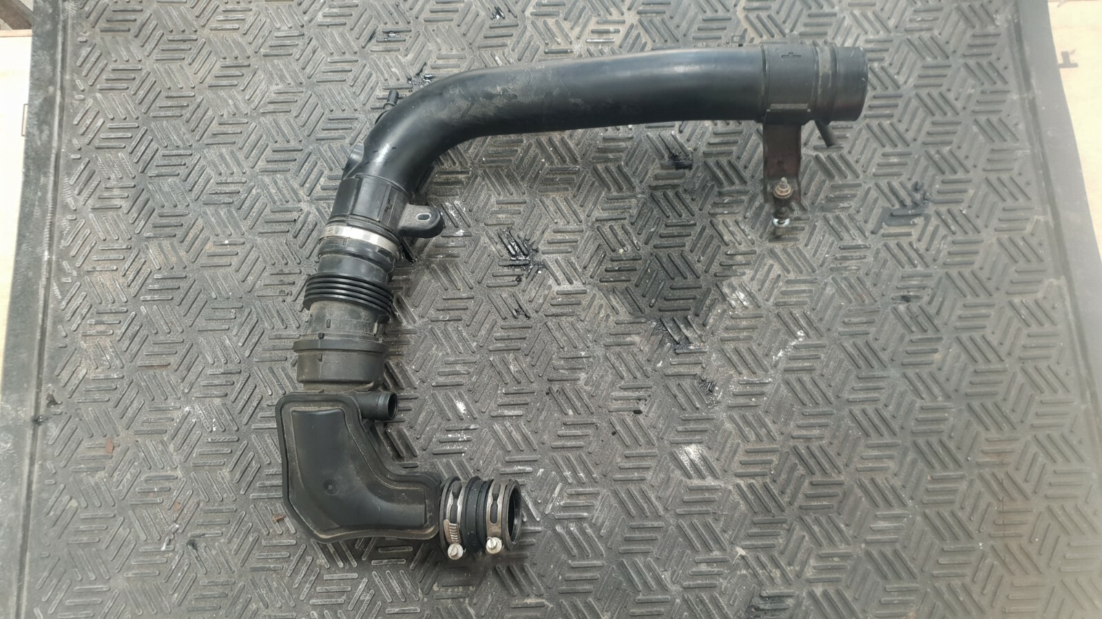2013 Ford Focus 1.0 Petrol Ecoboost Air Intake Pipe CV61-6C784-AE