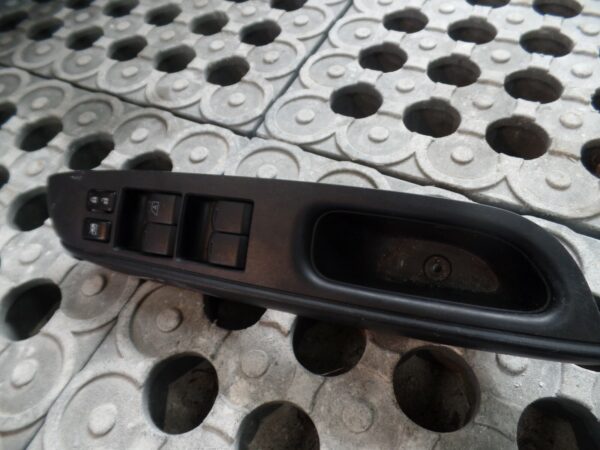 MK2 Nissan Note 2015 - Driver Side Front O/S/F Window Switch + Door Handle
