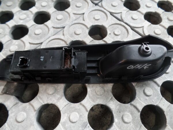MK2 Nissan Note 2015 - Driver Side Front O/S/F Window Switch + Door Handle - Image 4