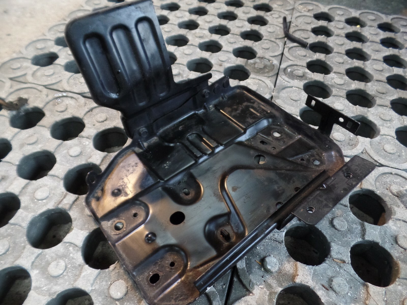 MK2 Nissan Note 2015 1.2 Petrol – Battery Tray