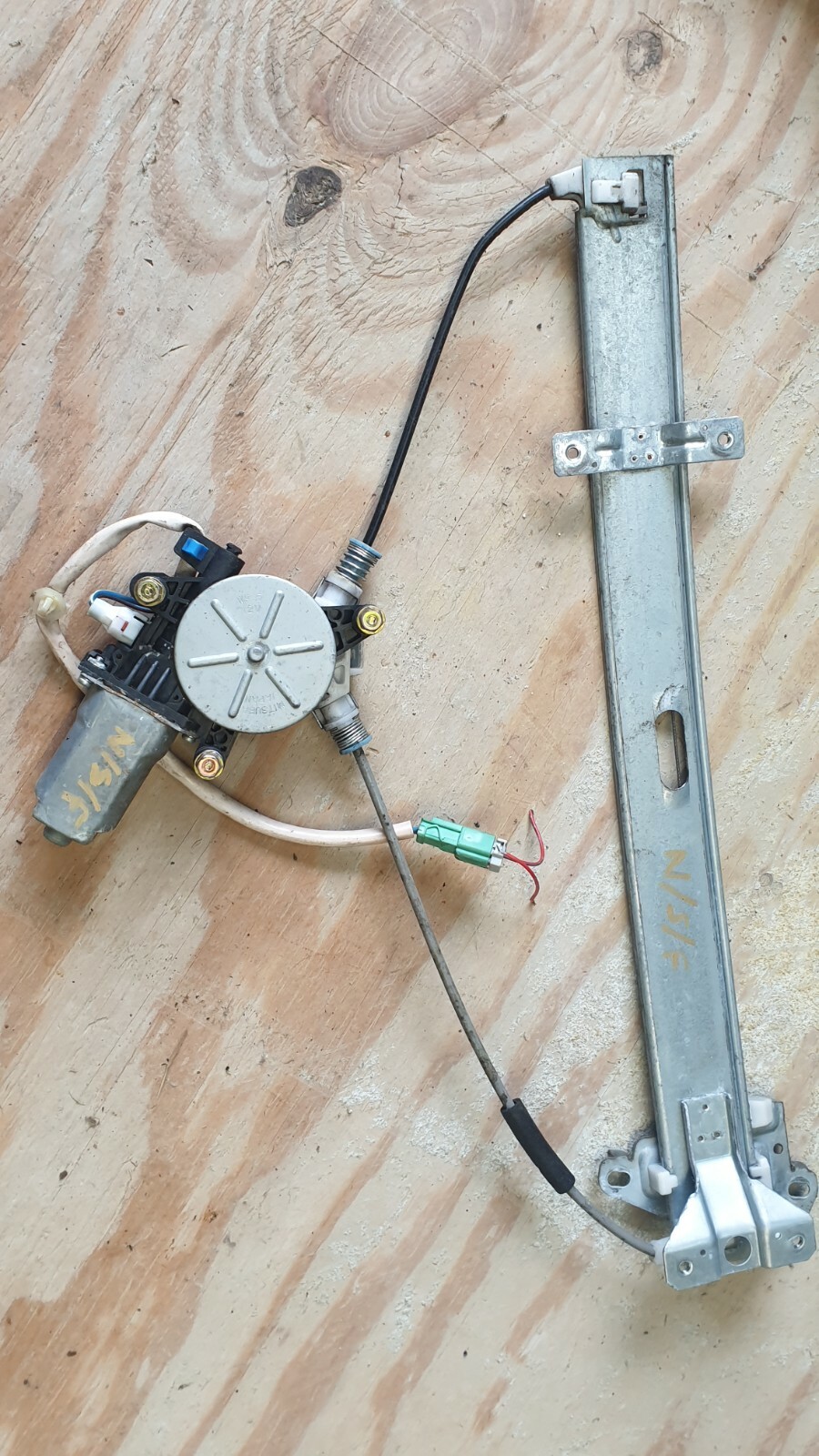 2005 HONDA JAZZ 1.4 PETROL AUTOMATIC. NEAR SIDE FRONT WINDOW REGULATOR. - Image 2