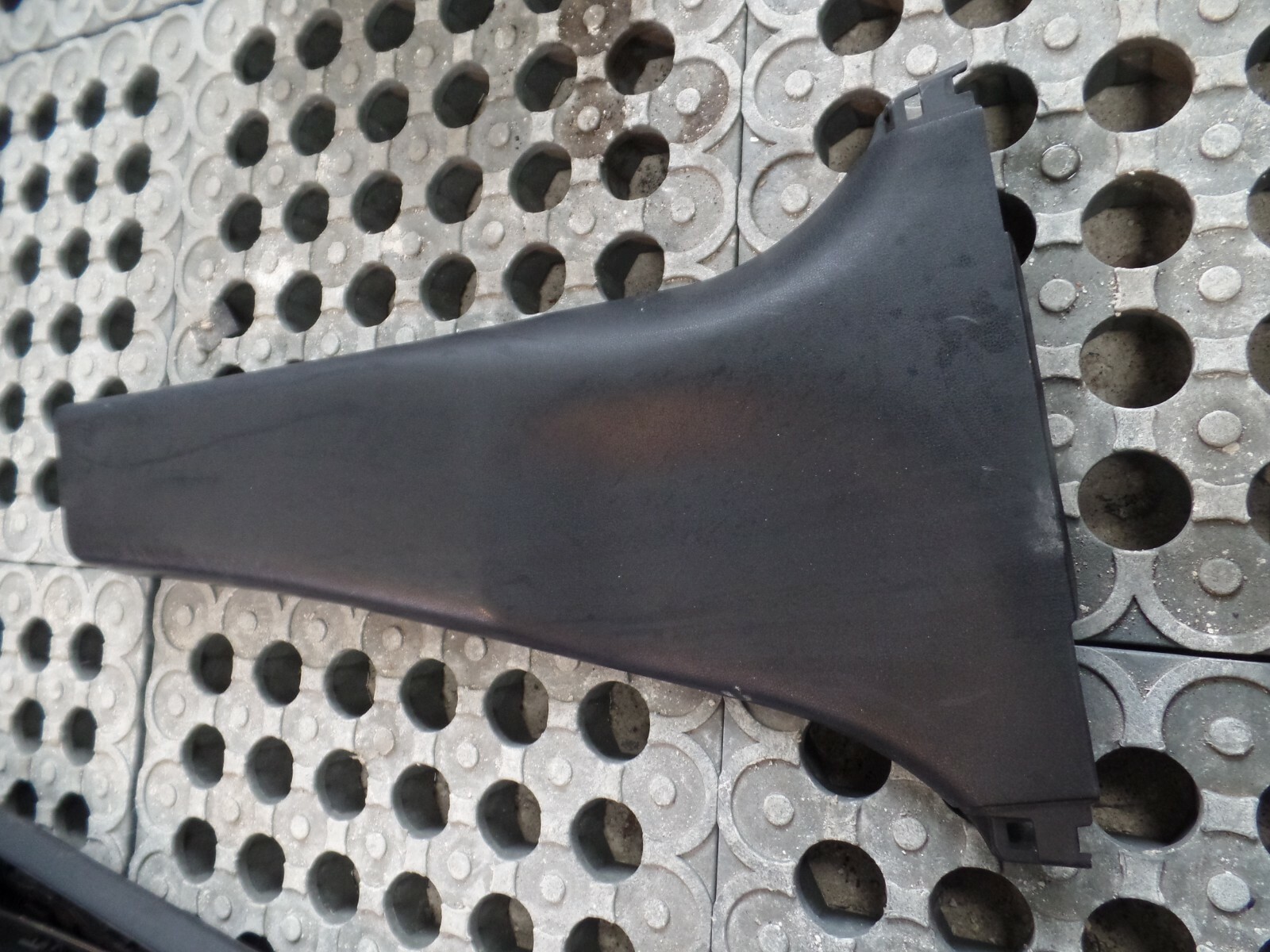 MK2 Nissan Note 2015 1.2 Petrol – Driver Side O/S B-Pillar Lower Trim / Cover