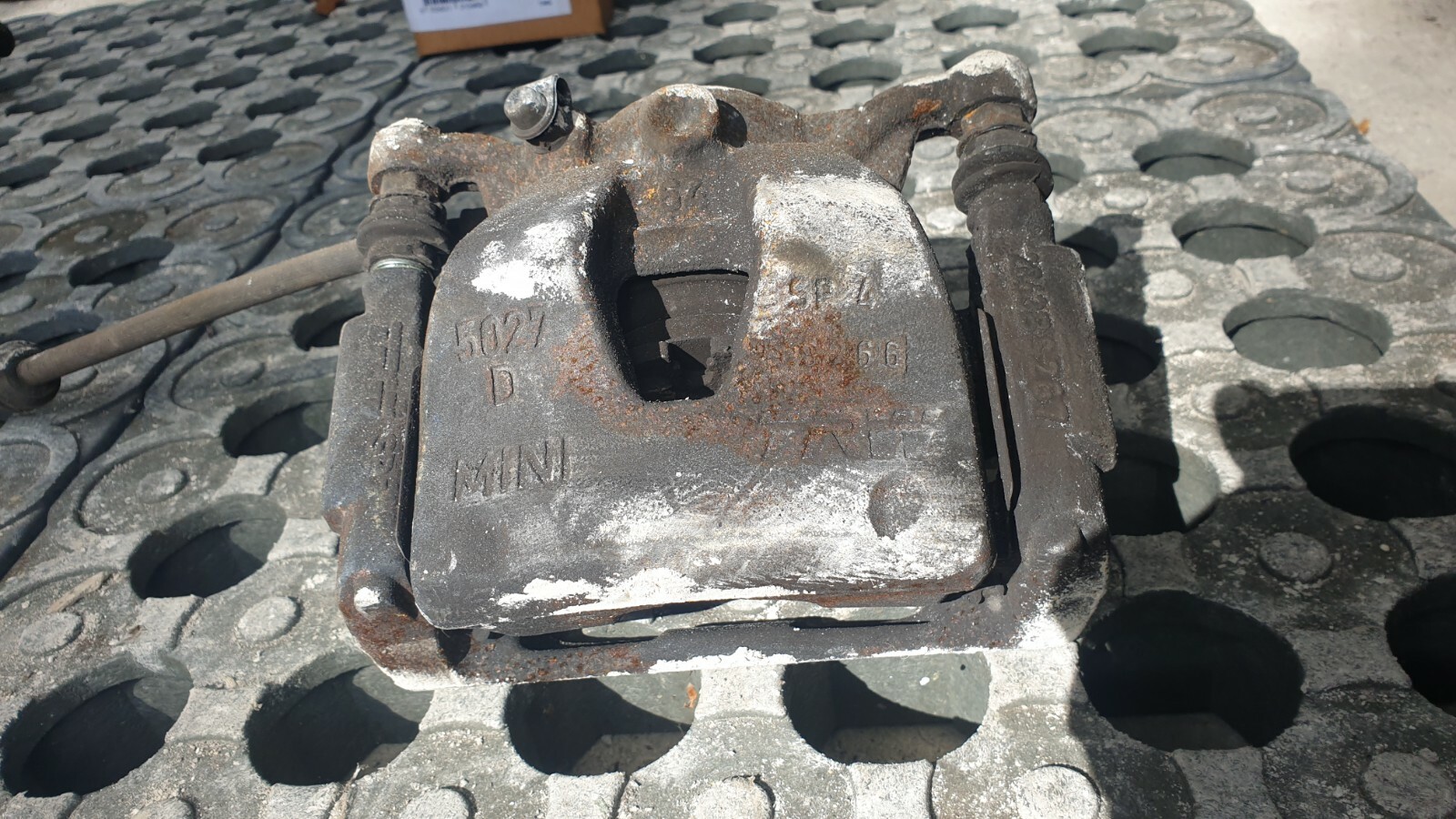 Mini Countryman 2014 R60 – O/S/F Drivers Side Brake Caliper + Carrier