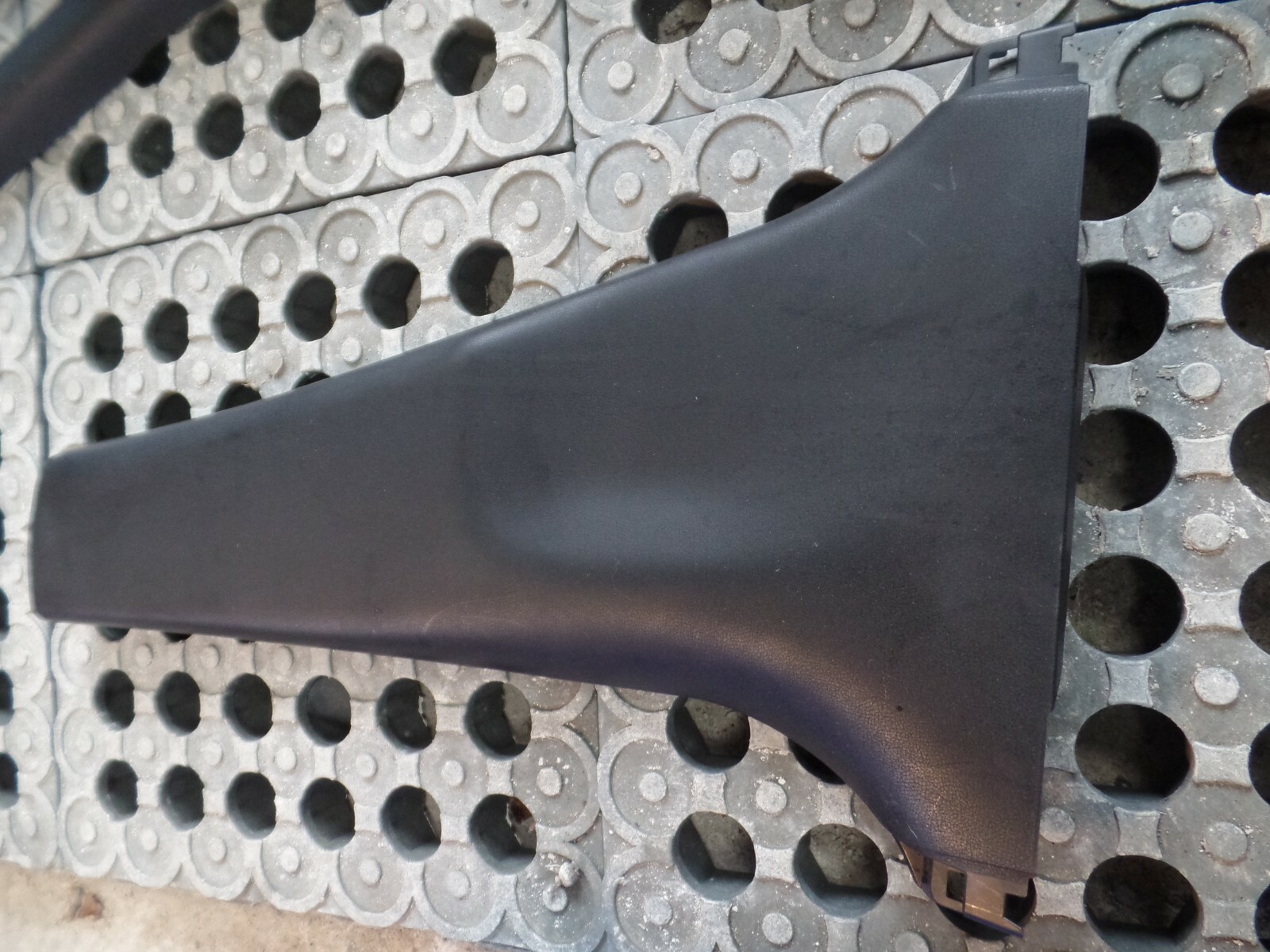 MK2 Nissan Note 2015 1.2 Petrol – Passenger N/S B-Pillar Lower Trim / Cover