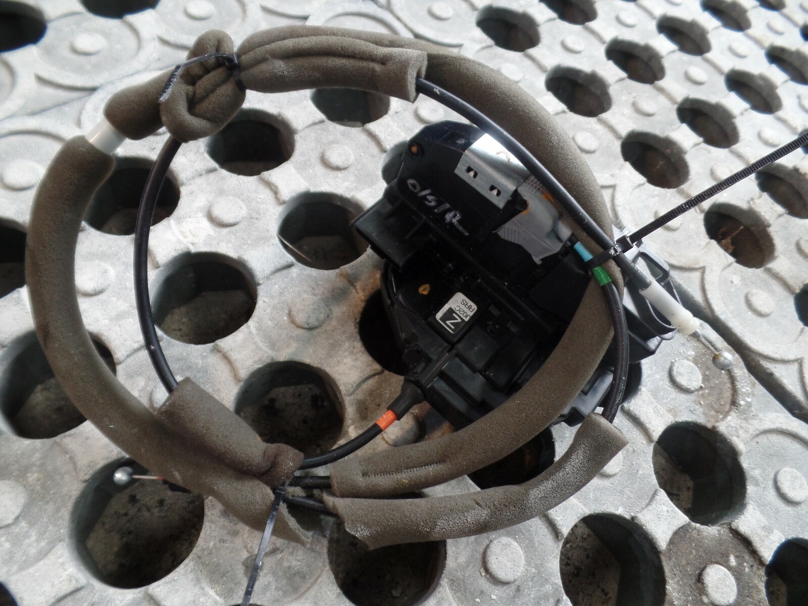 MK2 Nissan Note 2015 - Driver Side Rear O/S/R Door Lock Module - Image 2