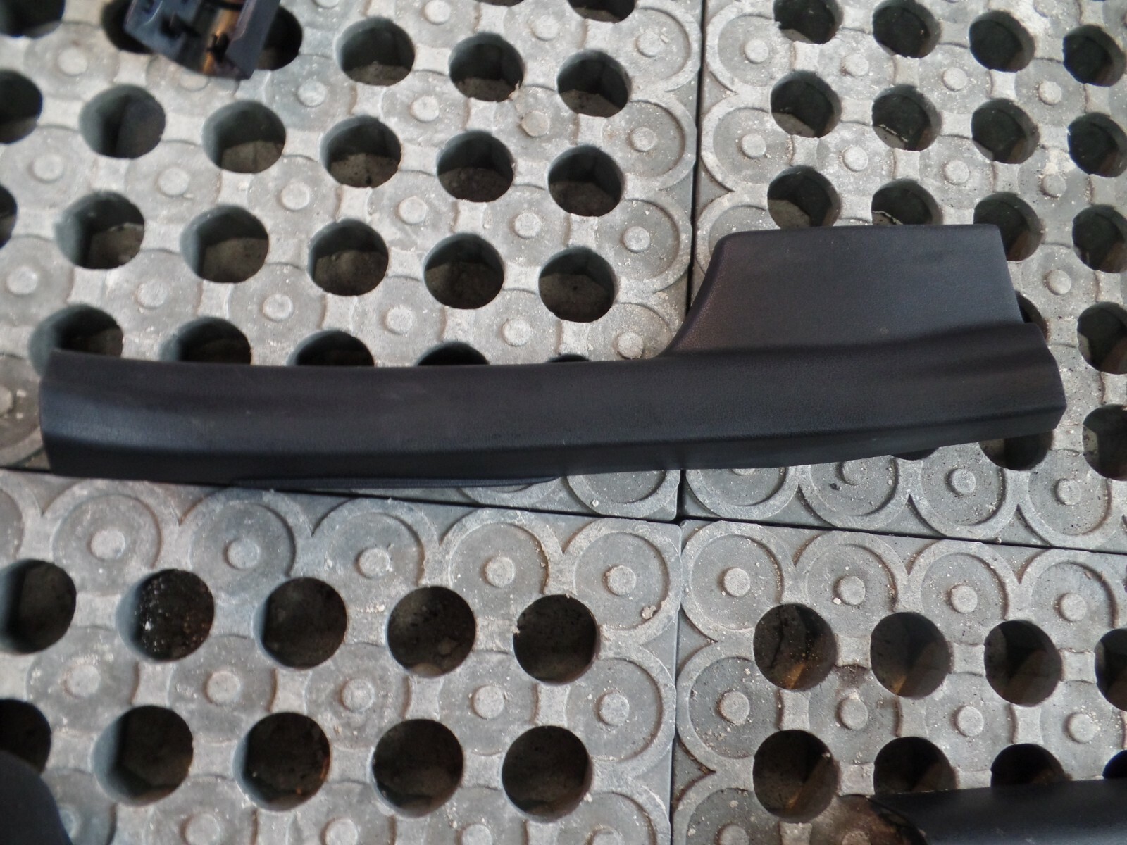 MK2 Nissan Note 2015 – Passenger Side Rear N/S/R Door Sill Trim Cover