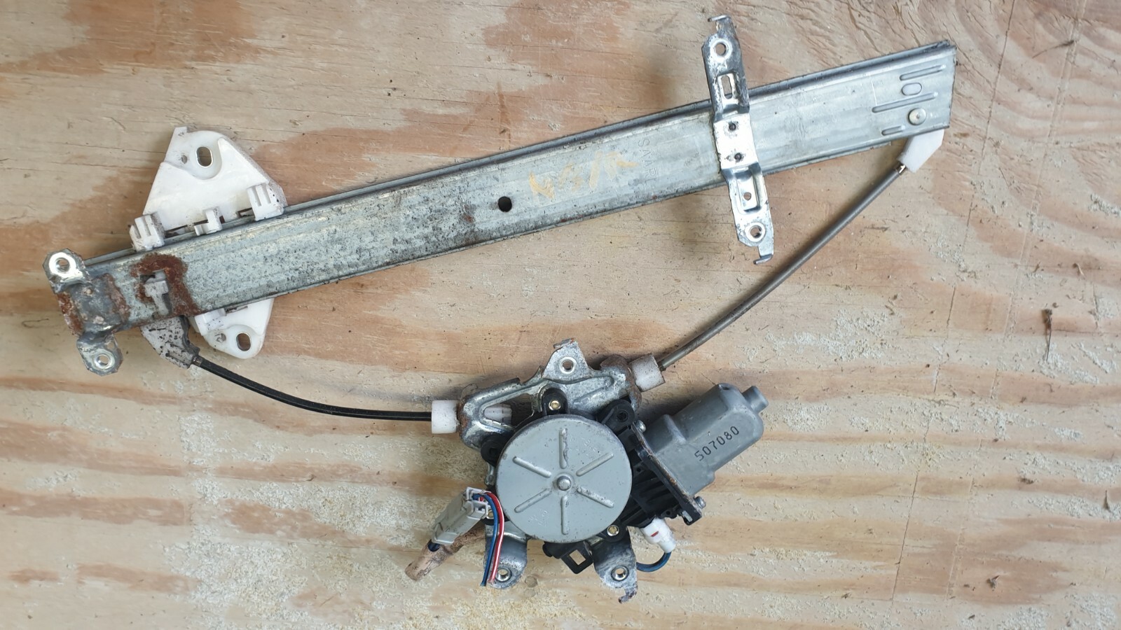 2005 HONDA JAZZ 1.4 PETROL AUTOMATIC. NEAR SIDE REAR WINDOW REGULATOR - Image 2