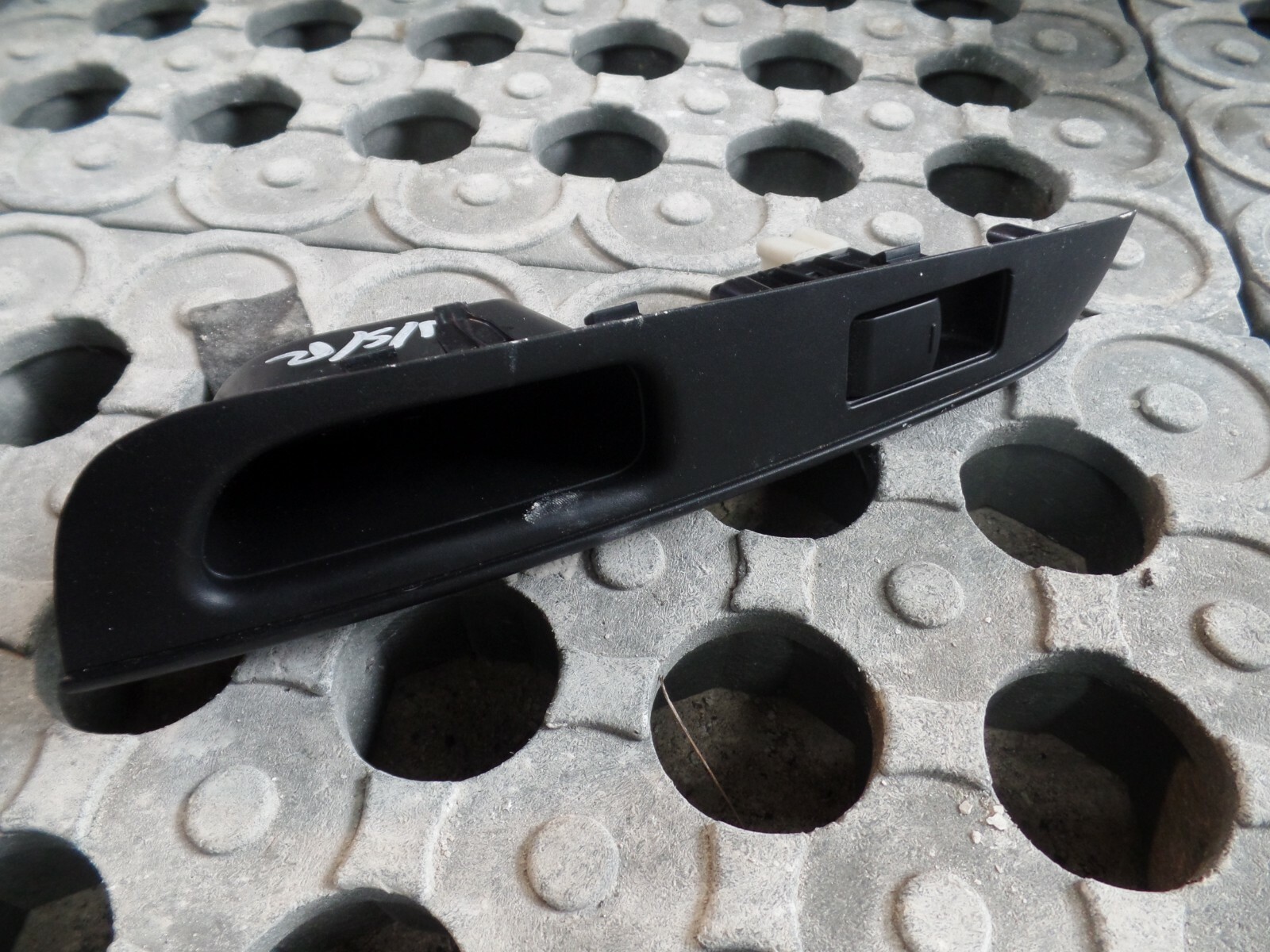MK2 Nissan Note 2015 – Passenger Side Rear N/S/R Window Switch / Door Handle