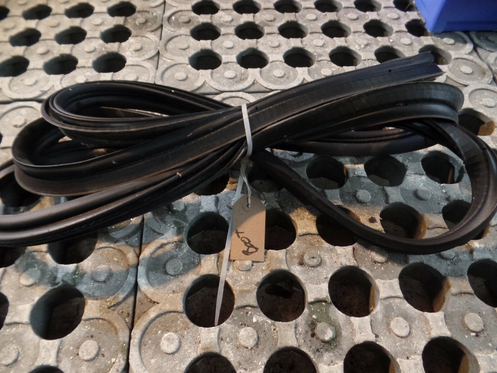 MK2 Nissan Note 2015 1.2 Petrol – Tailgate / Boot Rubber Seal