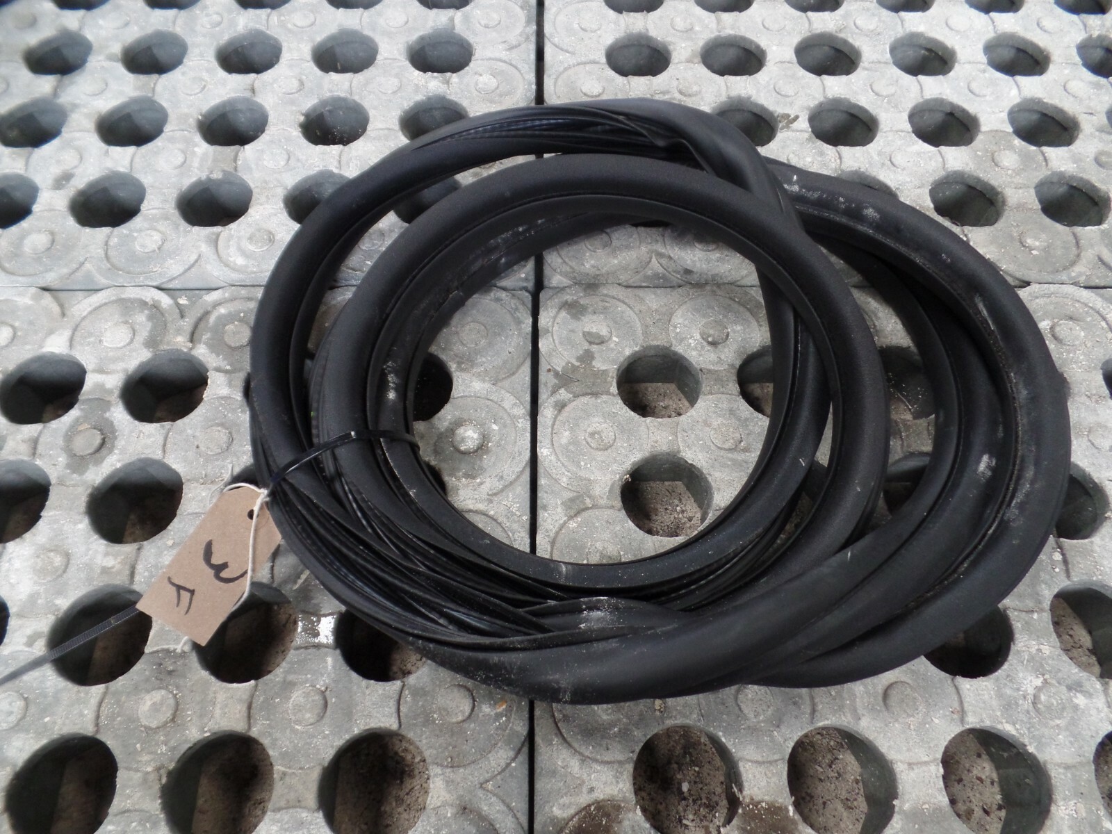 Citroen DS3 2015/16 1.2T Rubber Door Seal (Left or Right)