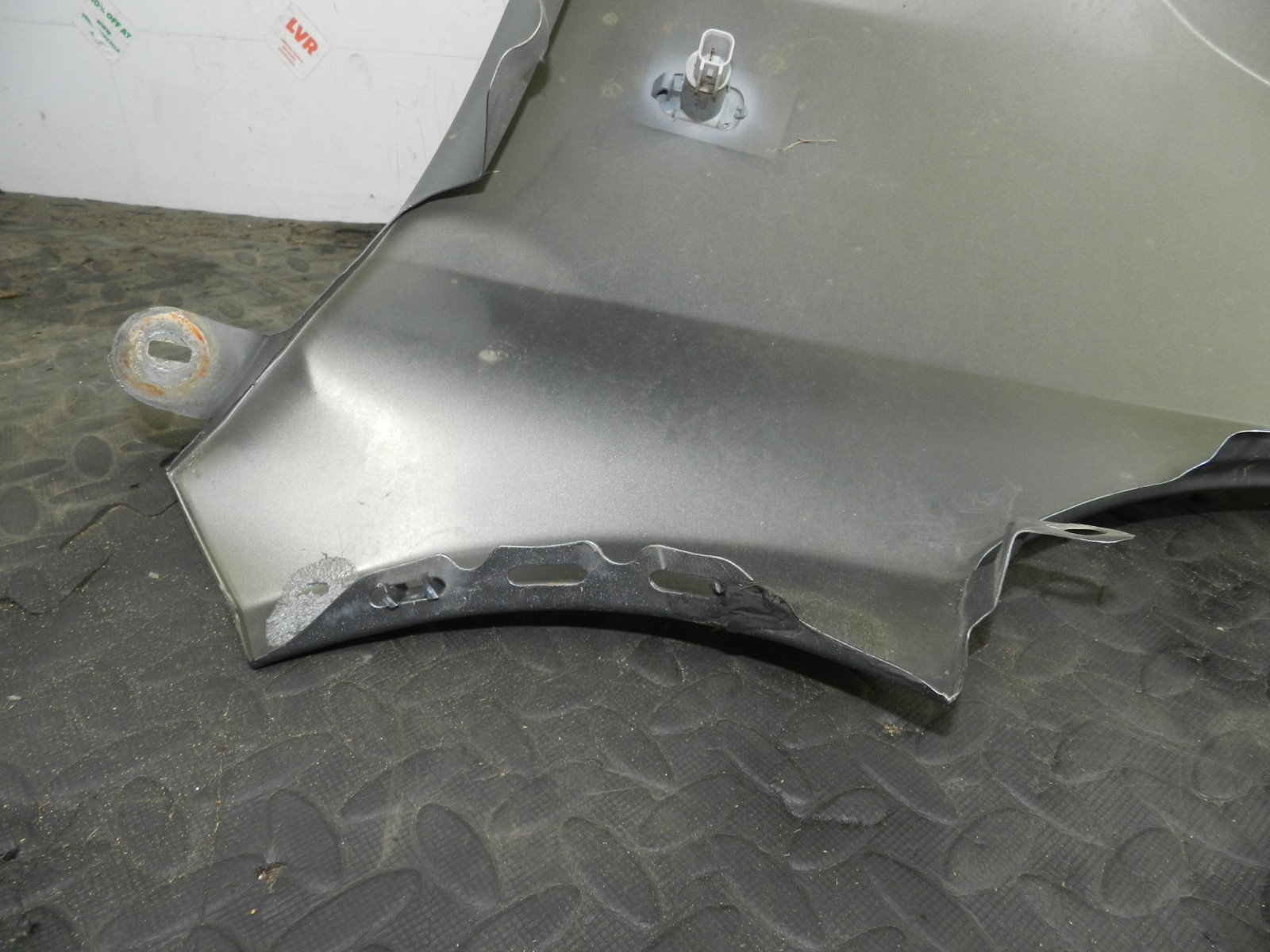 172. 2011 JEEP GRAND CHEROKEE MK4 WK2. DRIVER SIDE WING IN GREY SCRATCHED - Image 7