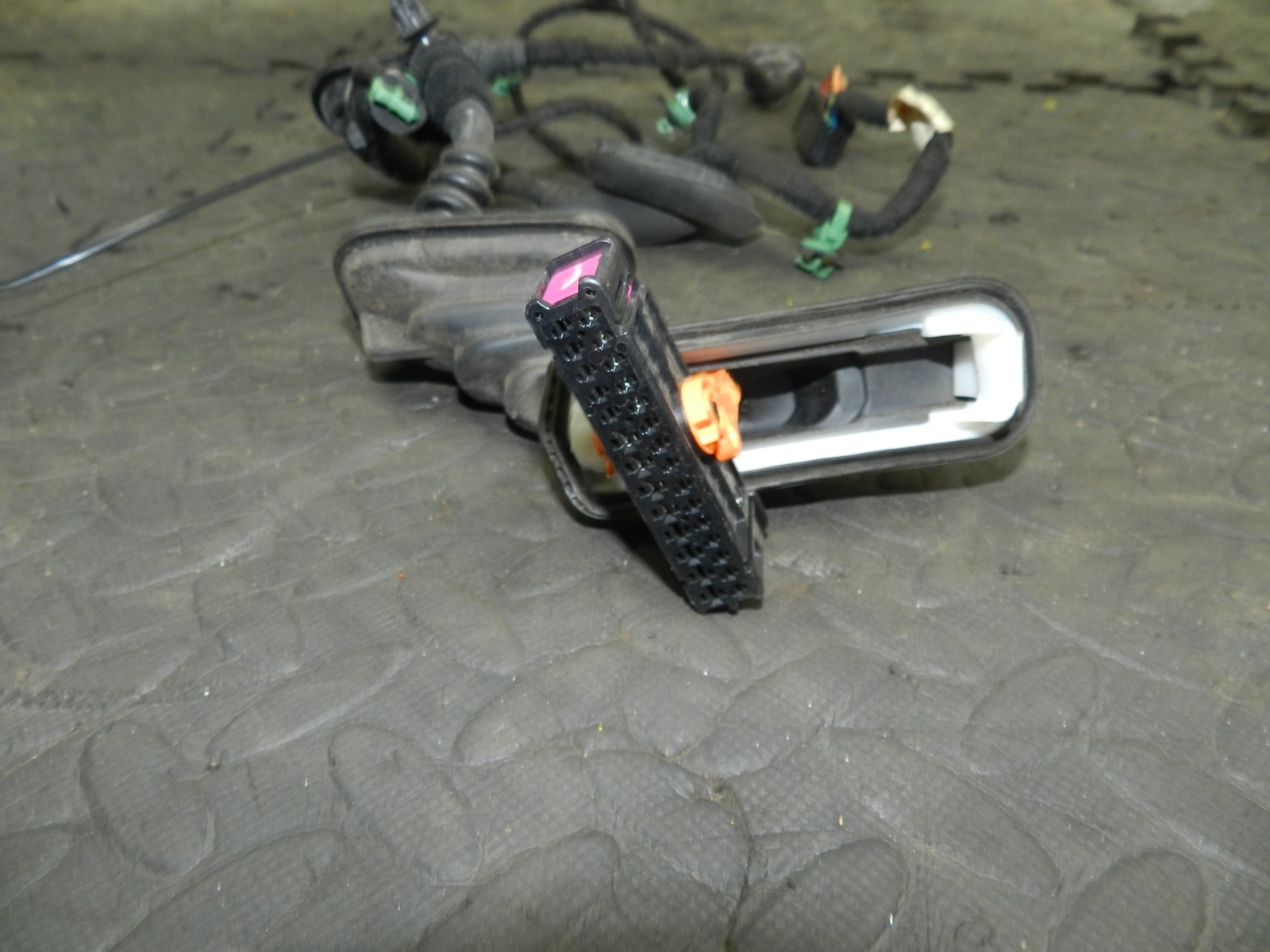 179. 2006 VOLKSWAGEN TOURAN. PASSENGER SIDE FRONT DOOR WIRING LOOM - Image 5
