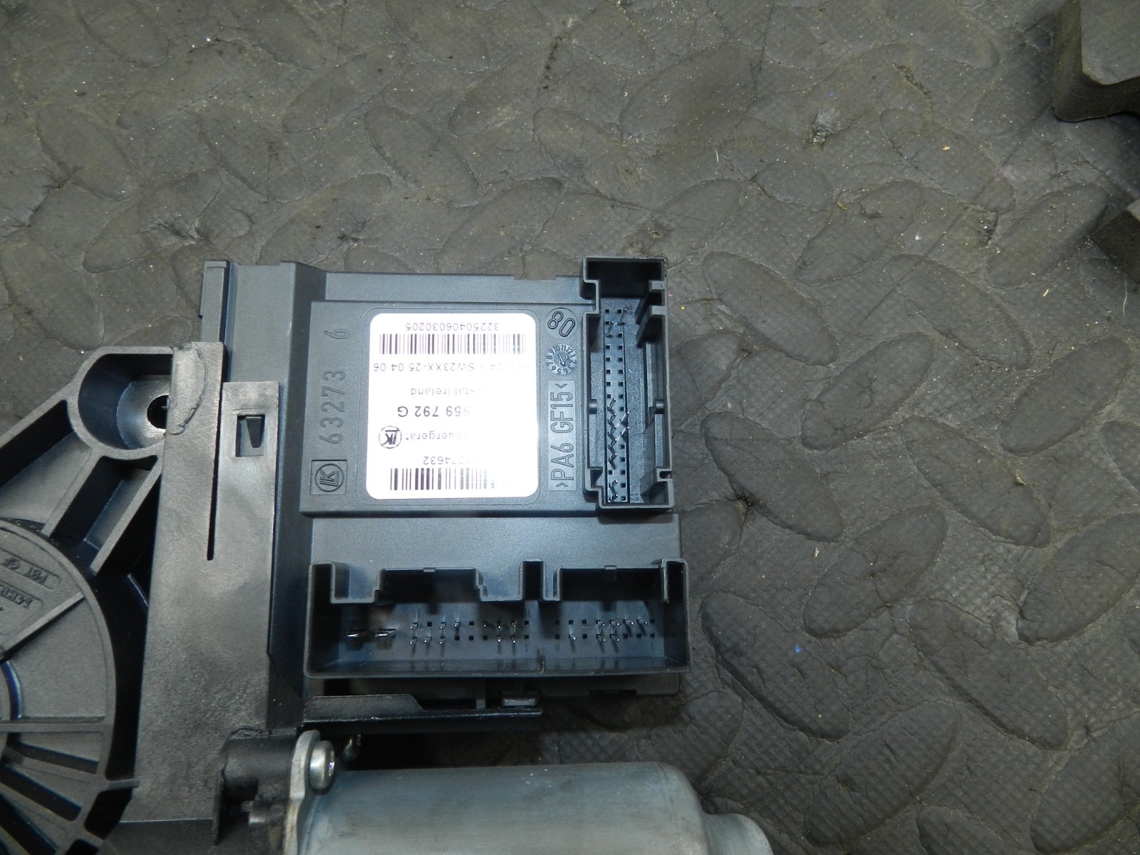 179. 2006 VOLKSWAGEN TOURAN. PASSENGER SIDE FRONT DOOR WINDOW MOTOR - Image 3
