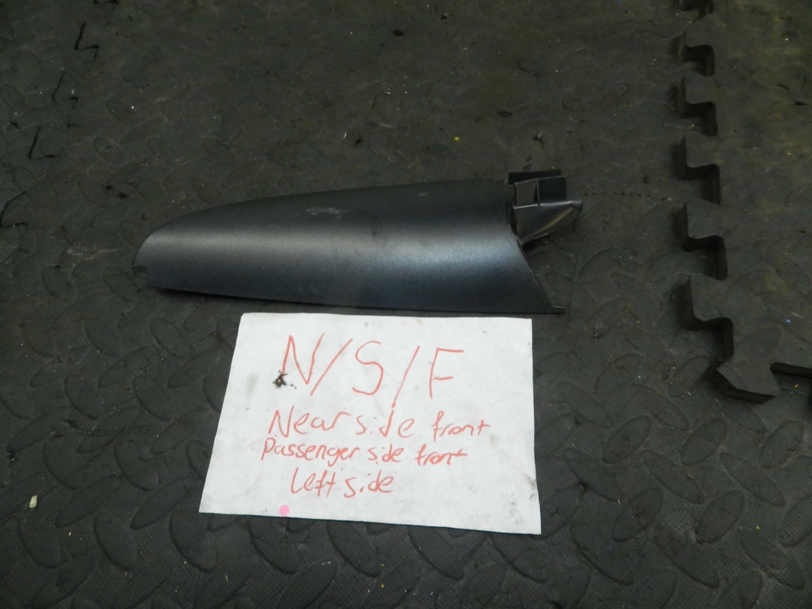 179. 2006 VOLKSWAGEN TOURAN. PASSENGER SIDE FRONT DOOR MIRROR TRIM