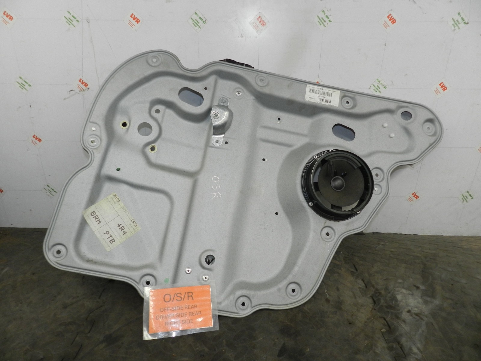 179. 2006 VOLKSWAGEN TOURAN. DRIVER SIDE REAR DOOR WINDOW REGULATOR